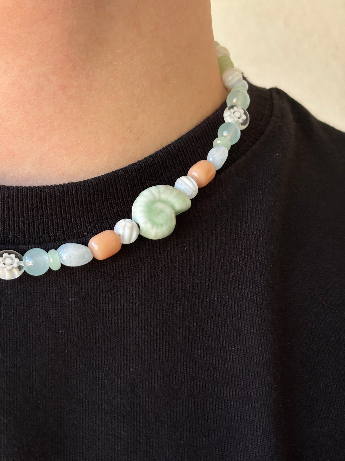 1 OF 1  LIGHT SHELL NECKLACE