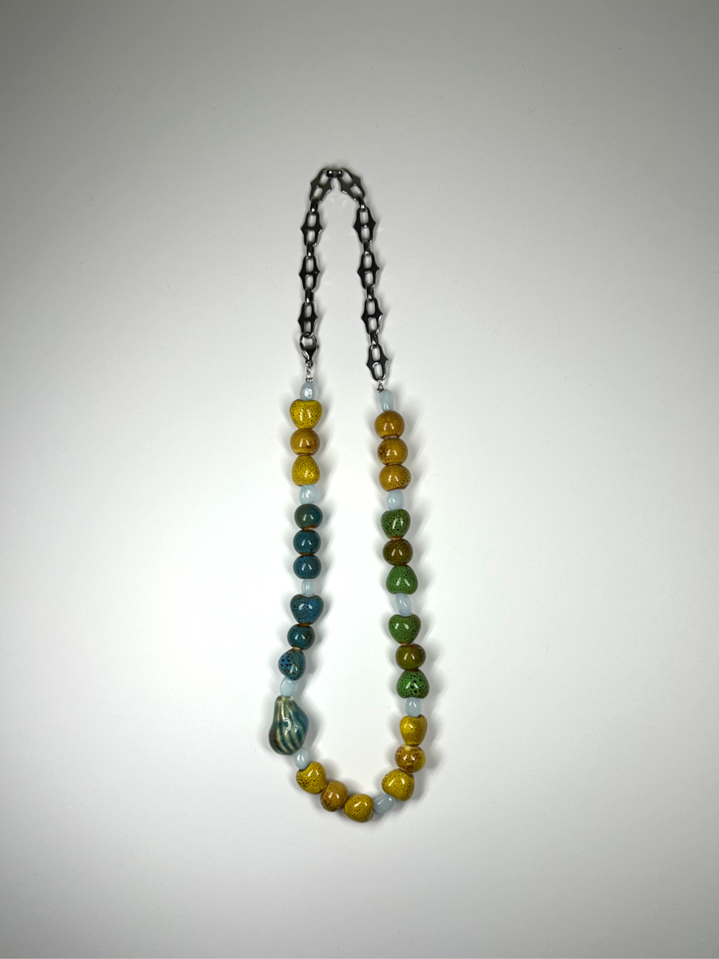 1 OF 1  CERAMIC SHELL NECKLACE